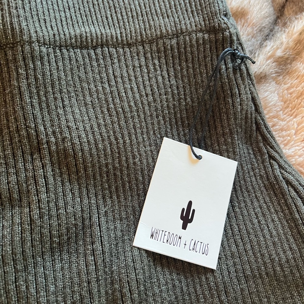 NWT Ribbed Skirt - Picture 2 of 4